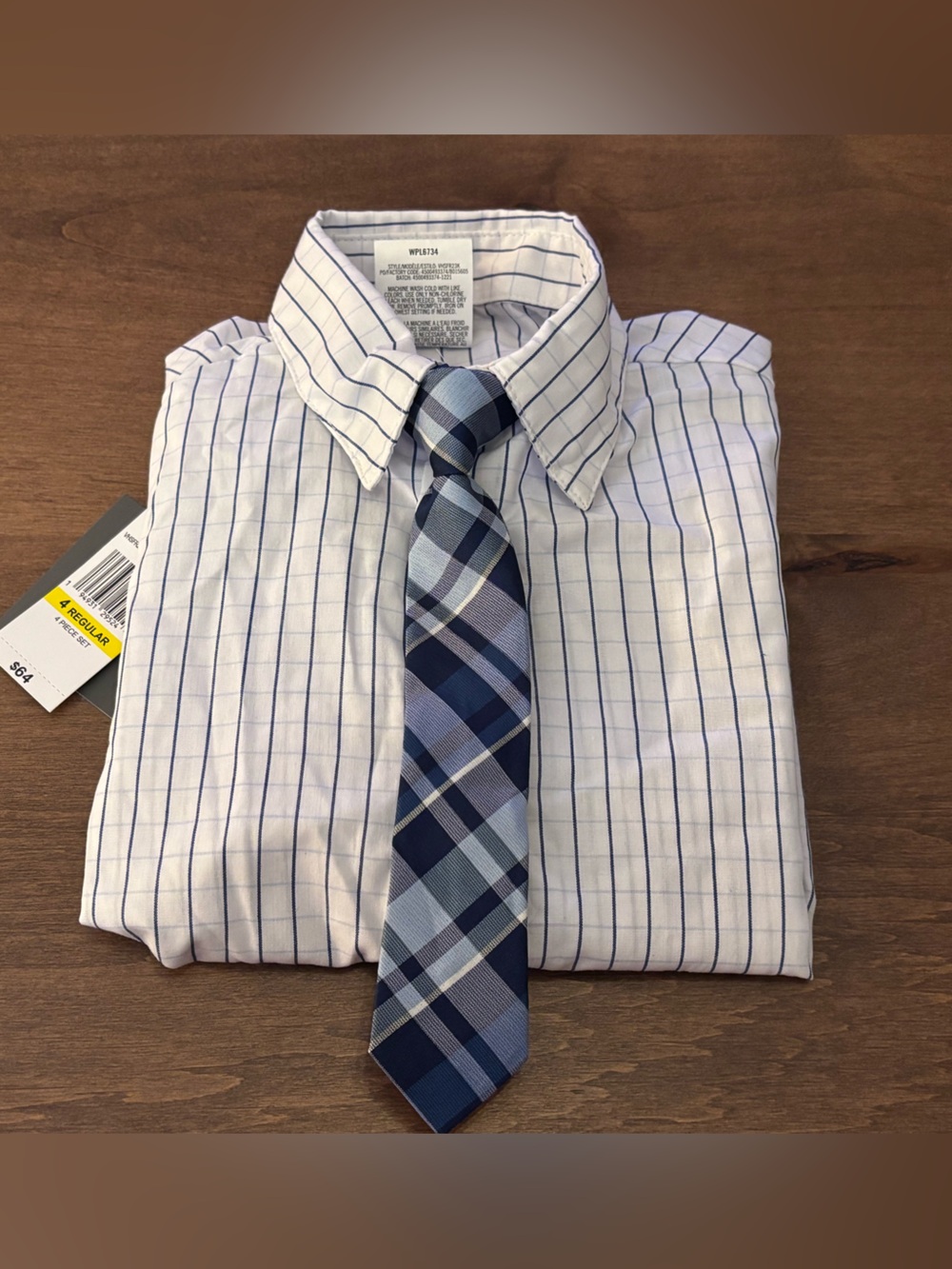 Van Heusen Button down shirt &clip on tie. Boys 4 Reg. New with tags. White&Blue